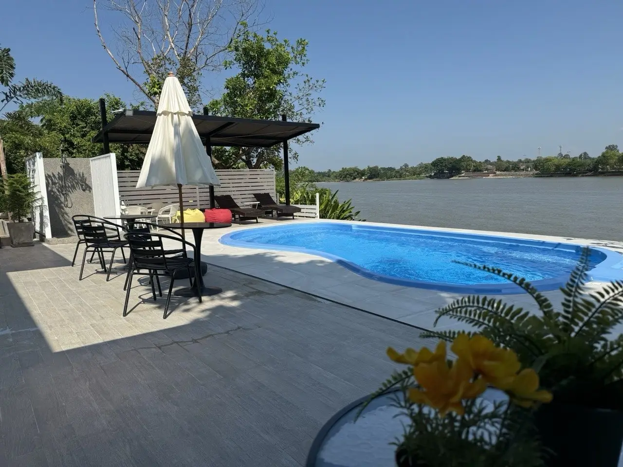 Swimming pool