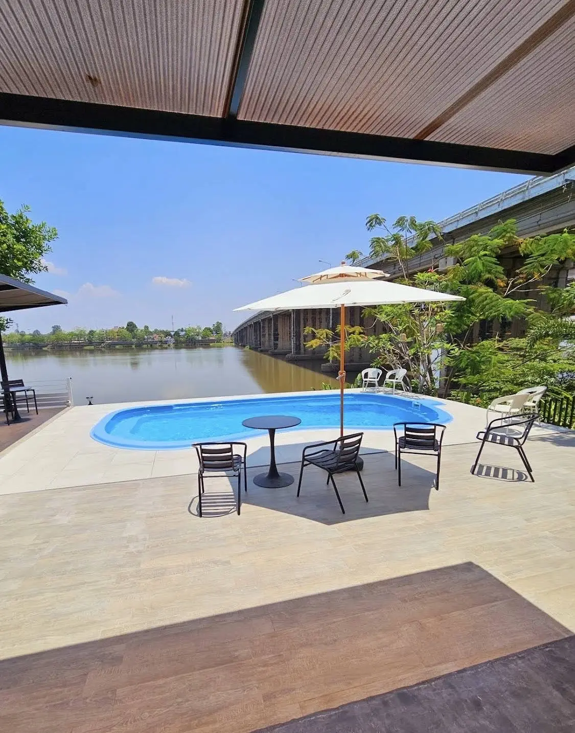 Swimming pool