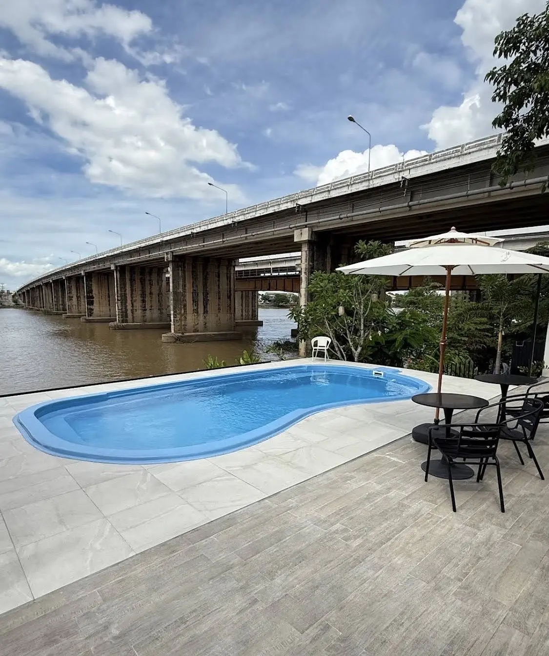 Swimming pool
