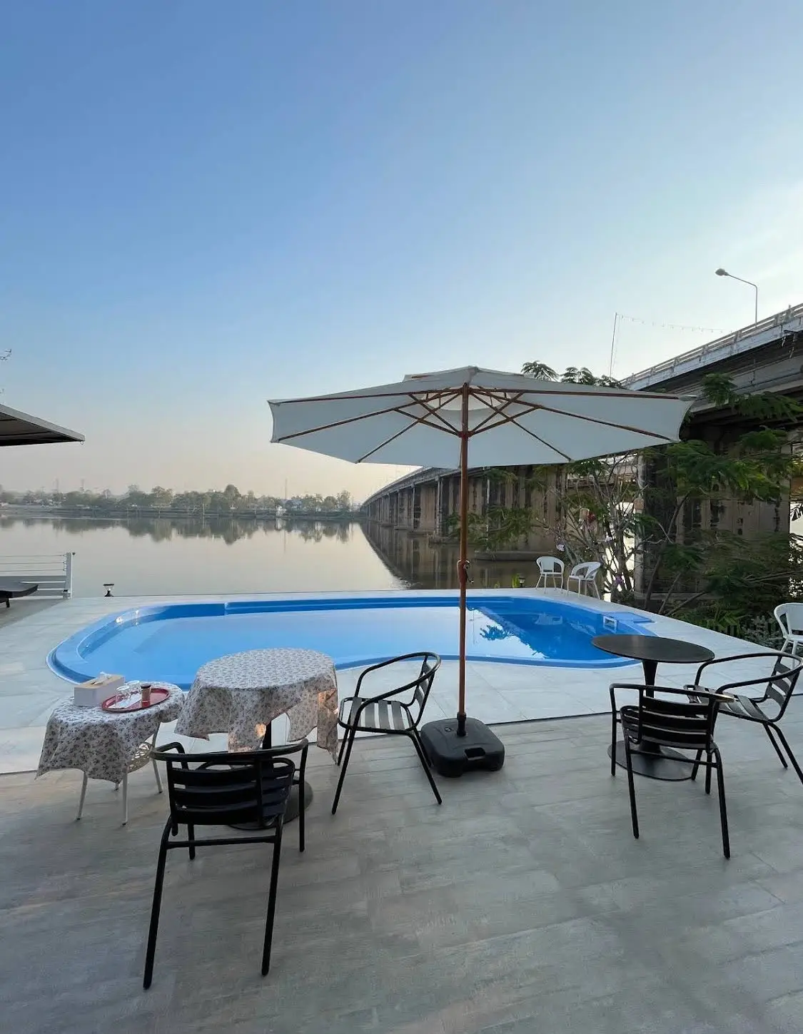 Swimming pool
